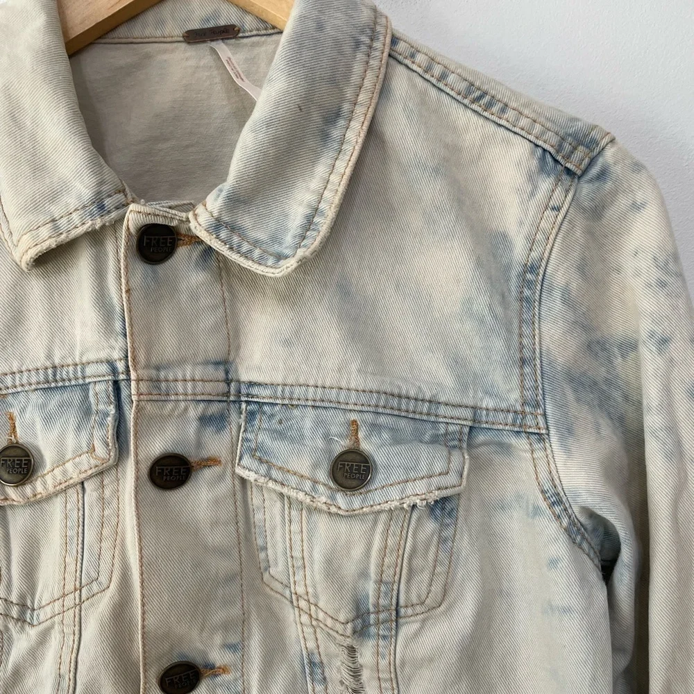 Free People Jones Tie Dye Blue Rumors Denim Jacket Distressed Light Women’s 6 - Picture 3 of 10